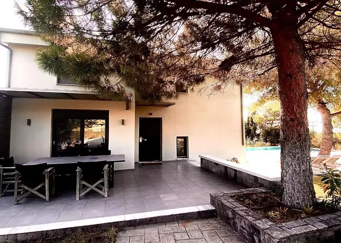 Villa Olivia Estate With Private Swimming Pool *