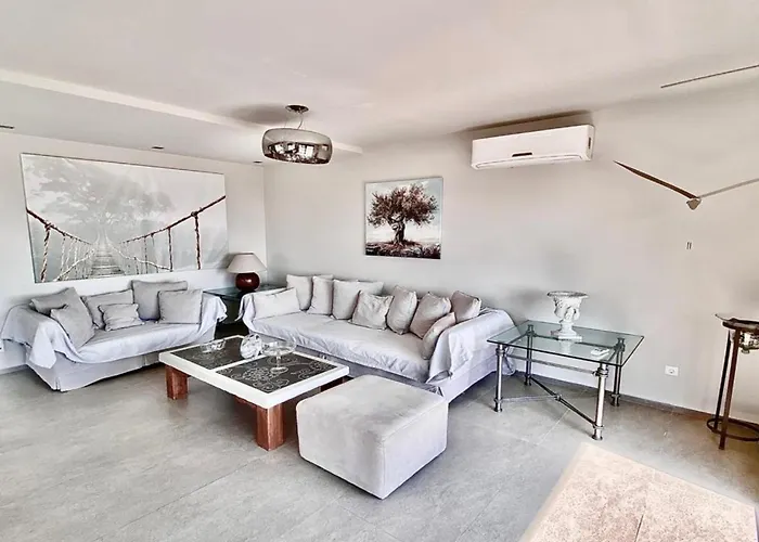 Villa Olivia Estate With Private Swimming Pool